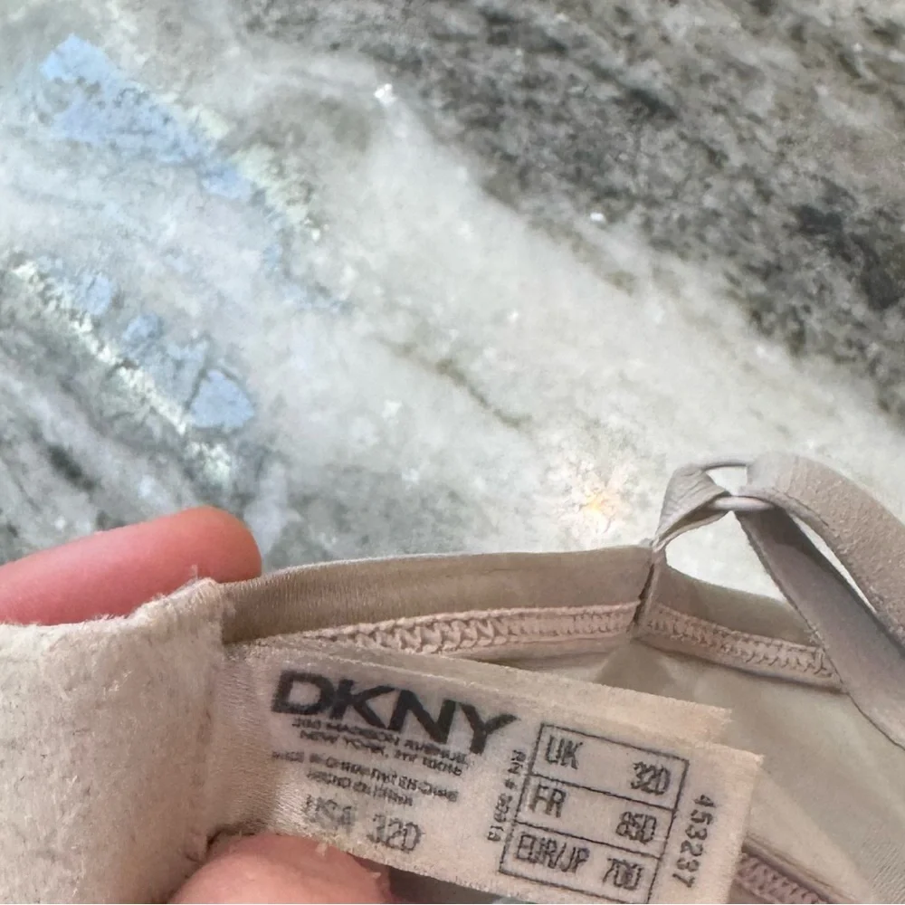 DKNY Women’s tan bra size 32D